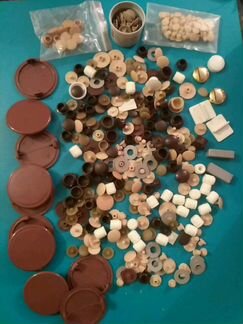 Мебельная фурнитура.Шайбы-заглушки коричневые