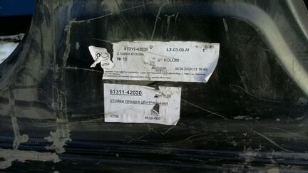 Стойка правая центральная RAV 4 61311-42030 06-12г
