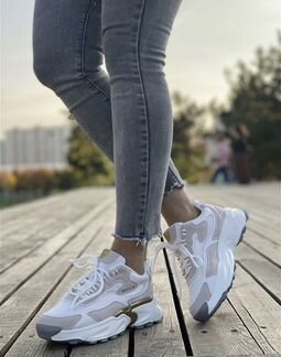 Кроссовки женские