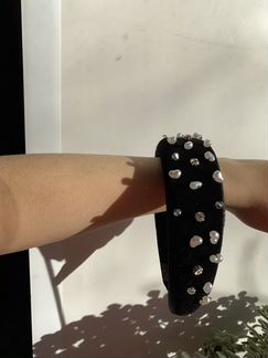 Чёрный бархатный обруч для волос с жемчугом