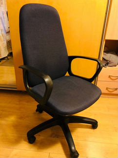 Кресло компьютерное,ткань синее,отличное состояние