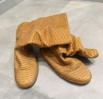 Легкие сапоги из натурального питона на лето-осень