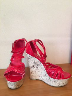 Босоножки, танкетка р.36 новые