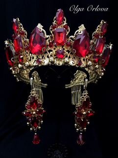 Стильный комплект. Корона и серьги