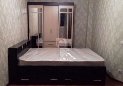 Кровать с ящиками и матрасом