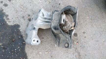 Подушка двигателя правая Nissan X-Trail T31 2,5L
