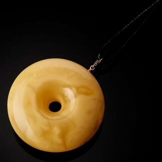 Кулон из натурального янтаря №17