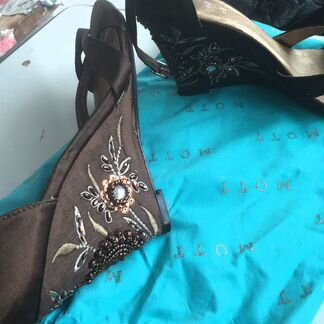 Босоножки Mott