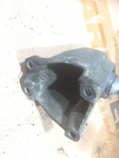 Кранштейн кпп левый Ауди 100 c3 рестайлинг