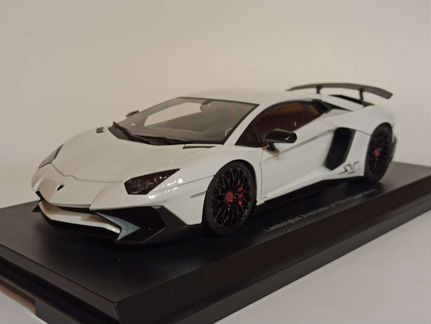 Lamborghini Aventador LP 750-4 SV 2015 Kyosho 1:18