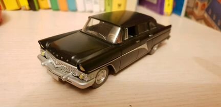 Модель автомобиля Чайка 1/43