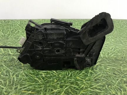 Замок двери задней правой Skoda Octavia A7 2013)