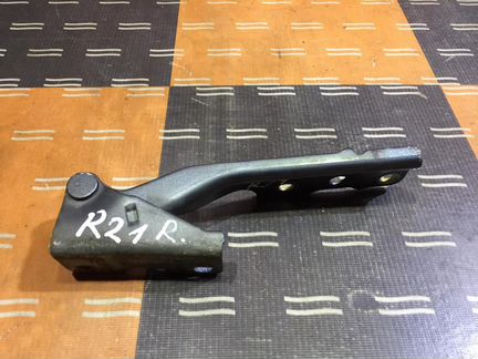 Петля капота правая Митсубиси Лансер 9